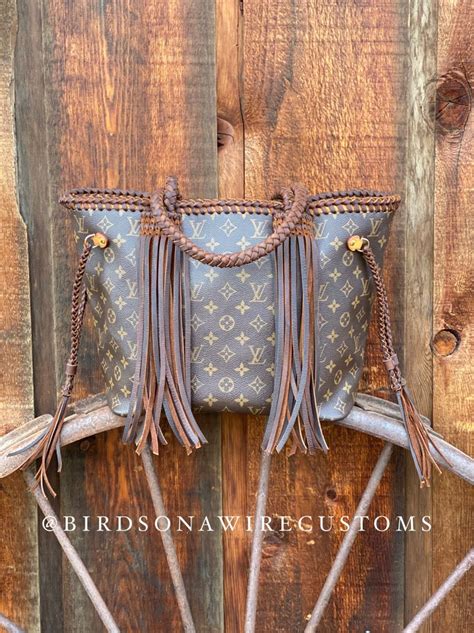 louis vuitton makeup bolso|louis vuitton neverfull pouch strap.